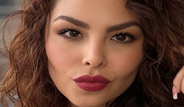 Veronica Flores #MysticGirlsBio