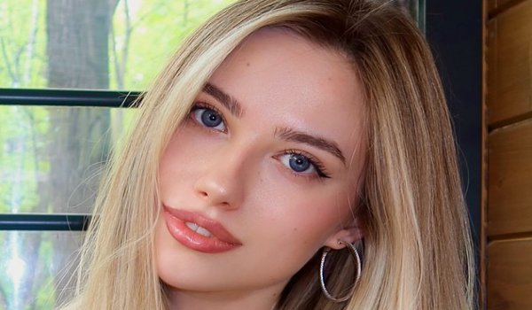 Alexandra Romanova #MysticGirlsBio